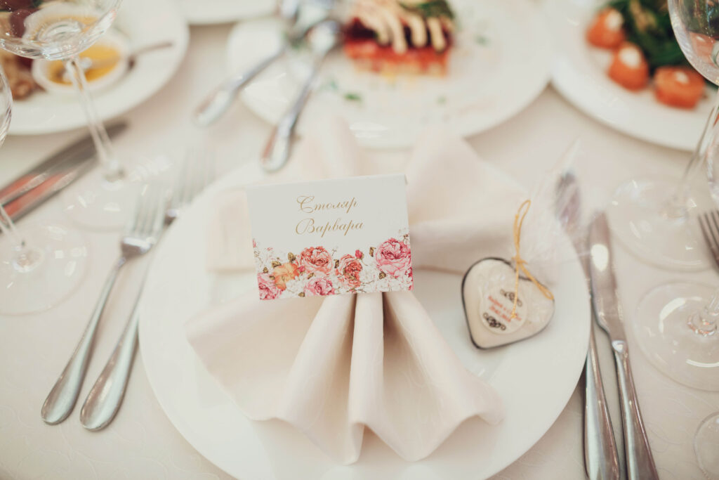 結婚式の席次表と席札の準備完全ガイド