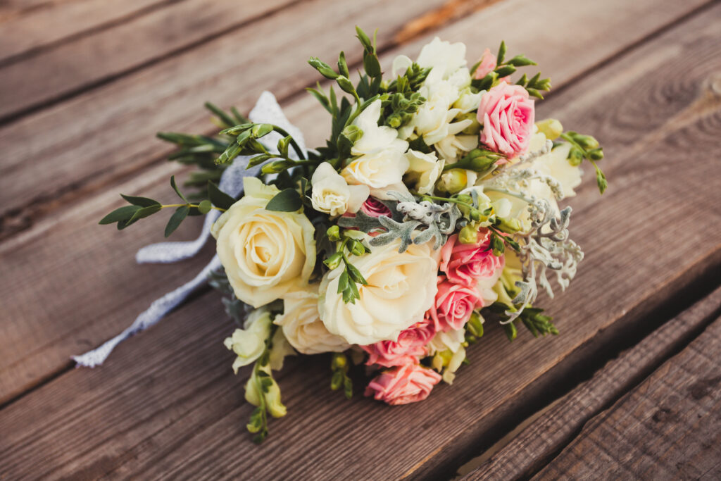 ウェディングブーケの種類と花材デザインまとめ